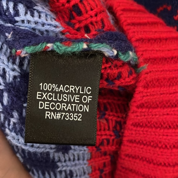 Buzzard Bay Men’s Christmas Shark Sweater - Picture 7 of 8